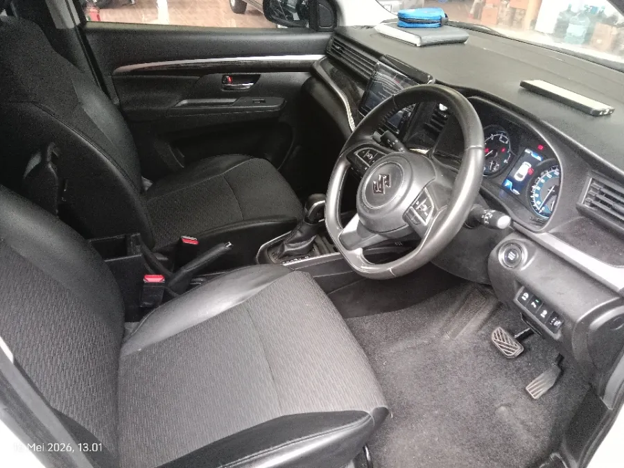 Foto Mobil Bekas Kabin Depan Suzuki XL7 1.5 Alpha tahun 2023