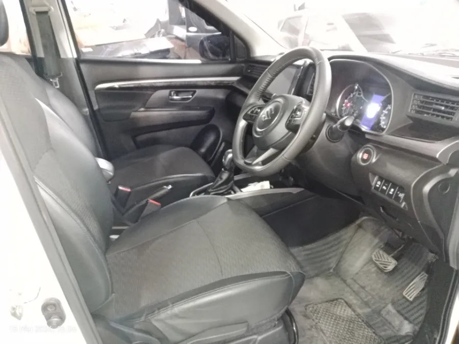 Foto Mobil Bekas Kabin Depan Suzuki XL7 1.5 Alpha tahun 2023