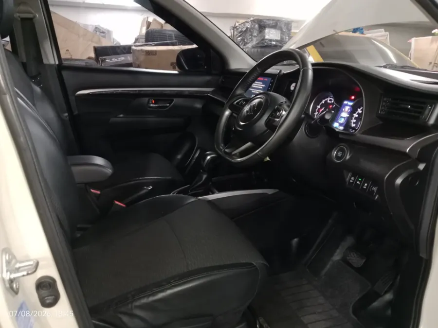 Foto Mobil Bekas Kabin Depan Suzuki XL7 1.5 Alpha tahun 2023