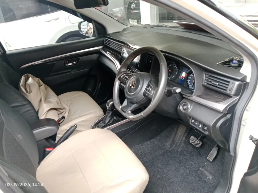 Foto Mobil Bekas Kabin Depan Suzuki XL7 1.5 Alpha tahun 2023