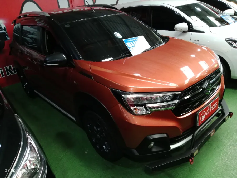 Foto Mobil Bekas Kanan Depan Suzuki XL7 1.5 Alpha tahun 2023