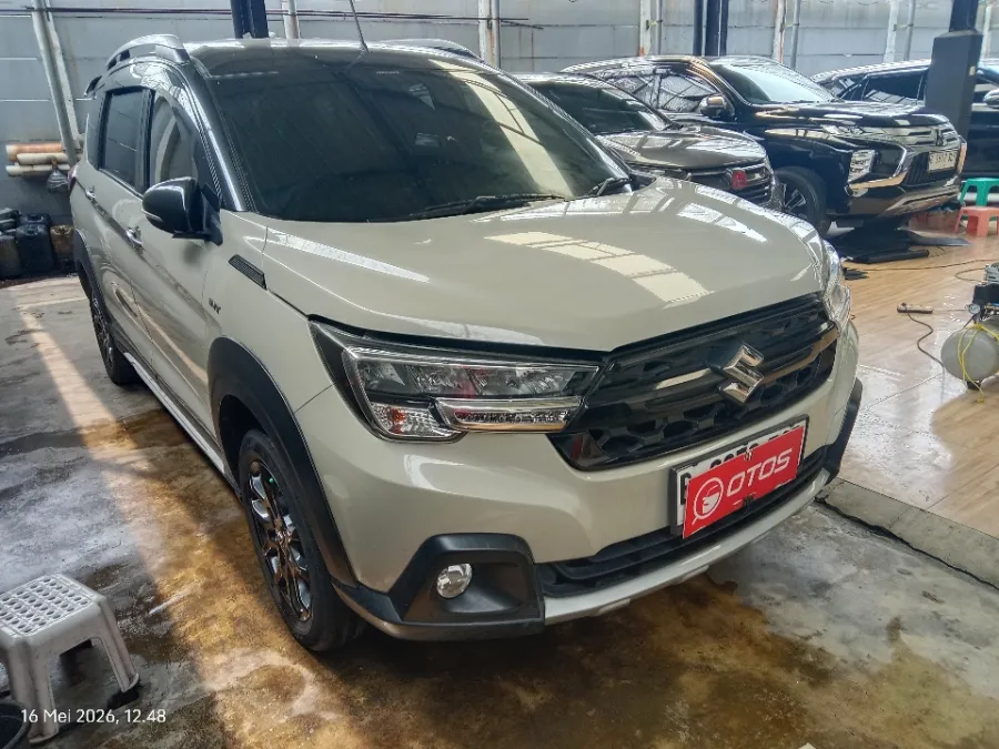 Foto Mobil Bekas Kanan Depan Suzuki XL7 1.5 Alpha tahun 2023
