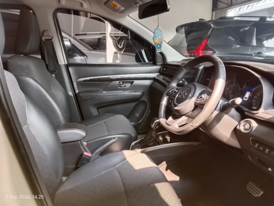 Foto Mobil Bekas Kabin Depan Suzuki XL7 1.5 Alpha tahun 2024