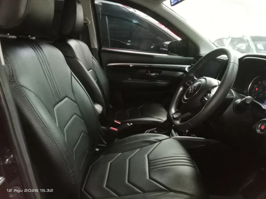 Foto Mobil Bekas Kabin Depan Suzuki XL7 1.5 Alpha tahun 2024