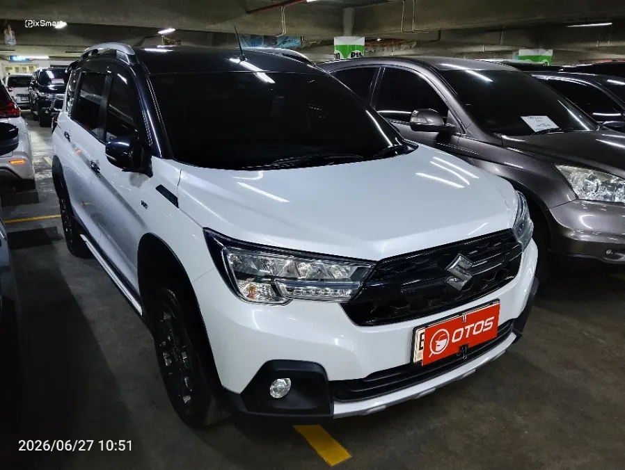 Foto Mobil Bekas Kanan Depan Suzuki XL7 1.5 Alpha tahun 2024