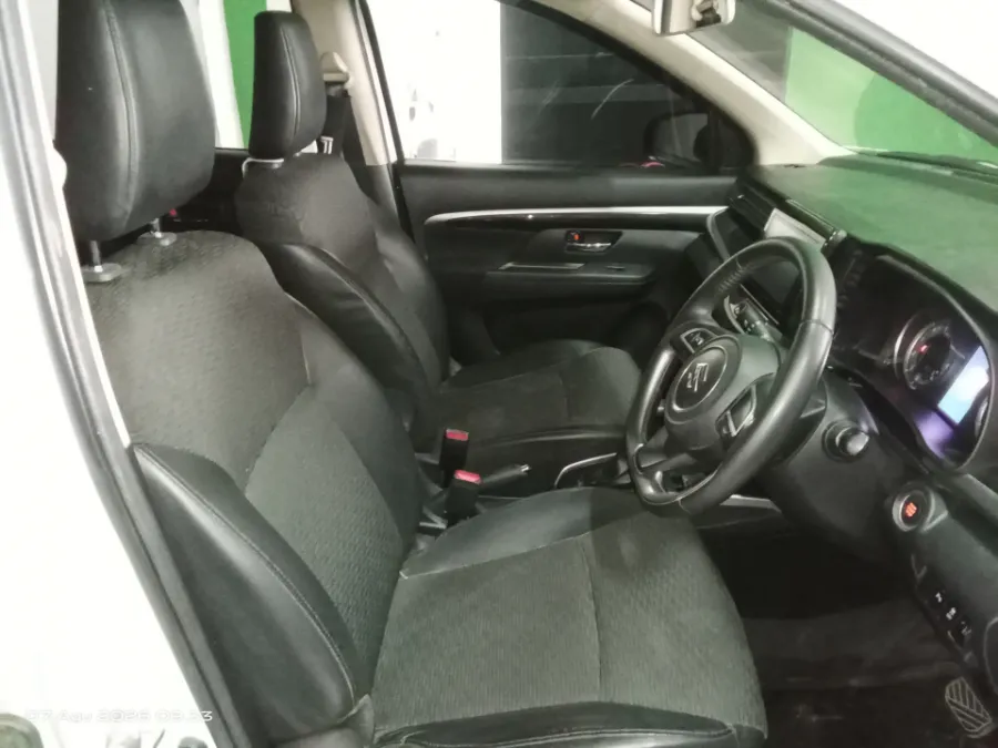 Foto Mobil Bekas Kabin Depan Suzuki XL7 1.5 Beta tahun 2020
