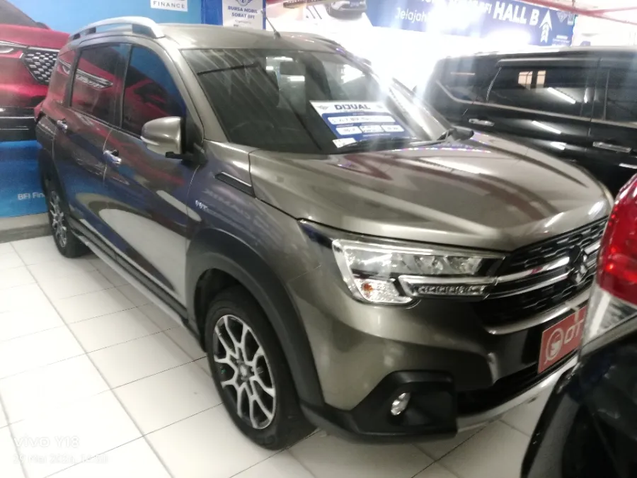 Foto Mobil Bekas Kanan Depan Suzuki XL7 1.5 Beta tahun 2021