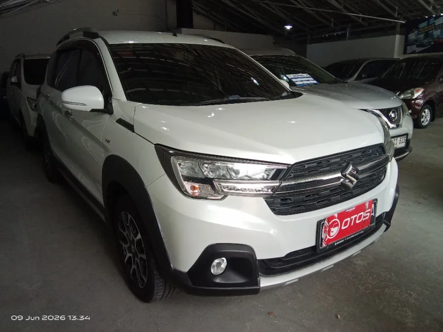 Foto Mobil Bekas Kanan Depan Suzuki XL7 1.5 Beta tahun 2021