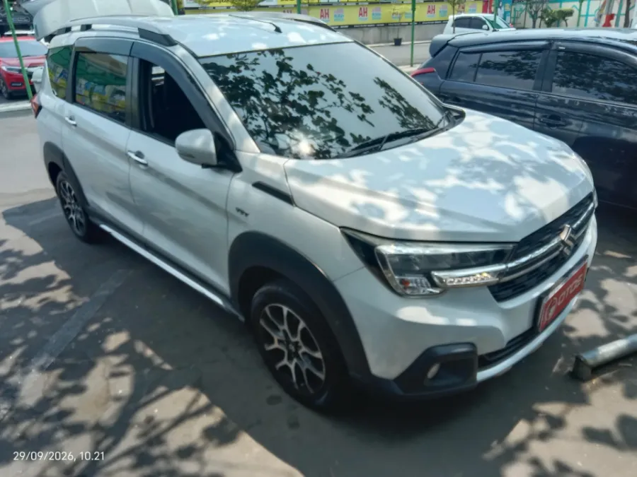 Foto Mobil Bekas Kanan Depan Suzuki XL7 1.5 Beta tahun 2021
