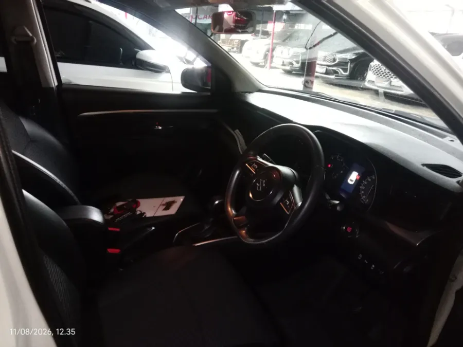 Foto Mobil Bekas Kabin Depan Suzuki XL7 1.5 Beta tahun 2023