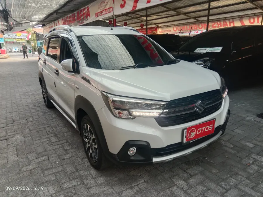 Foto Mobil Bekas Kanan Depan Suzuki XL7 1.5 Beta tahun 2023