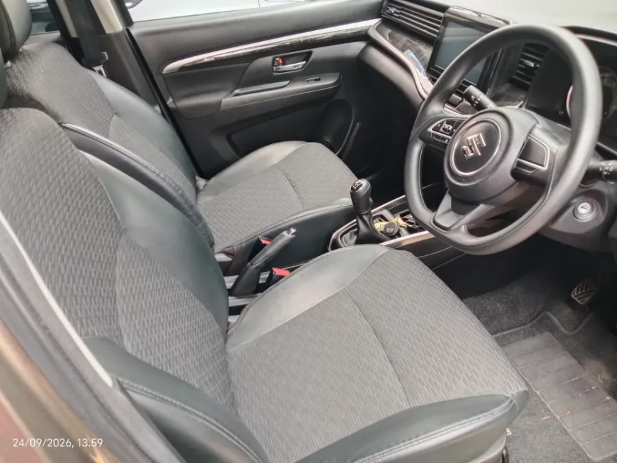 Foto Mobil Bekas Kabin Depan Suzuki XL7 1.5 Beta tahun 2025