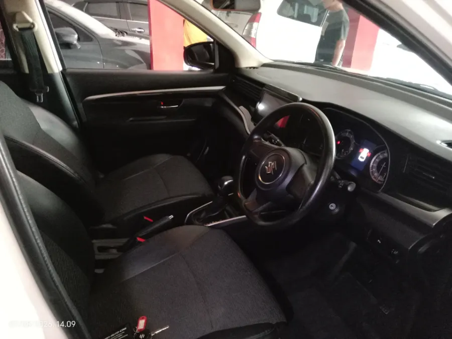 Foto Mobil Bekas Kabin Depan Suzuki XL7 1.5 Zeta tahun 2022