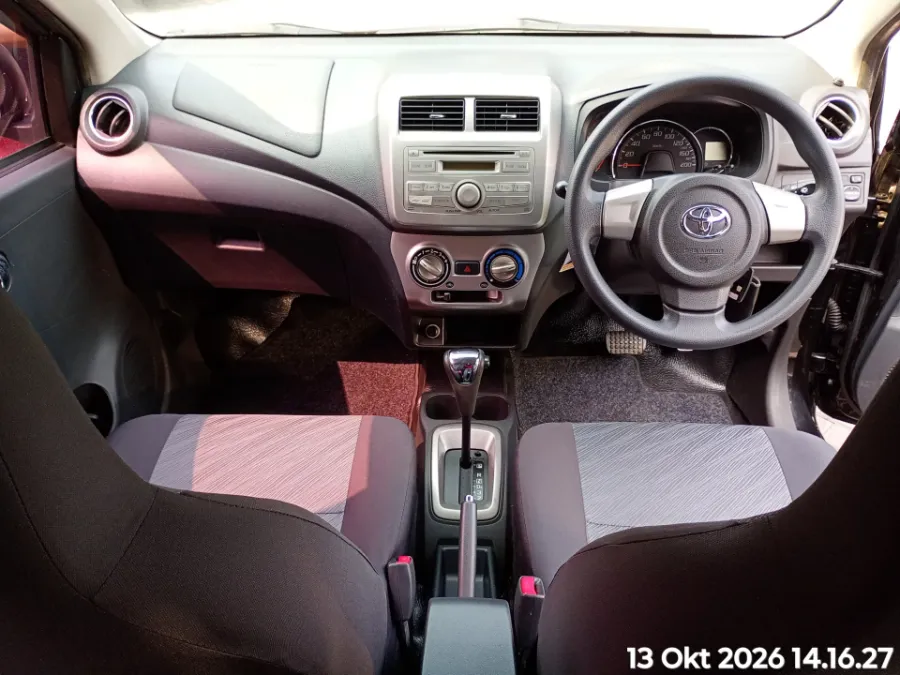 Foto Mobil Bekas Dashboard Toyota Agya 1.0 tahun 2016