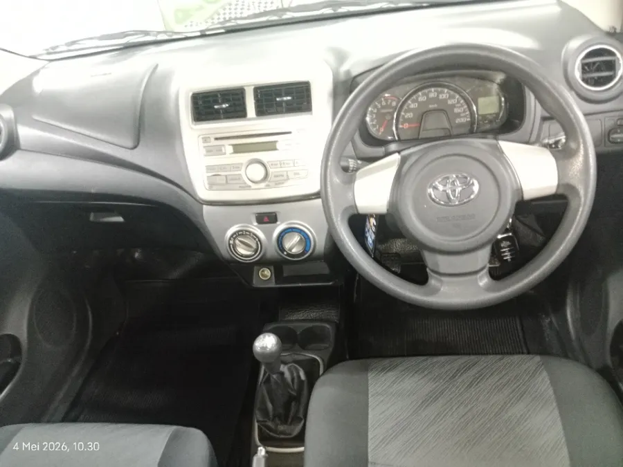 Foto Mobil Bekas Dashboard Toyota Agya 1.0 G tahun 2014