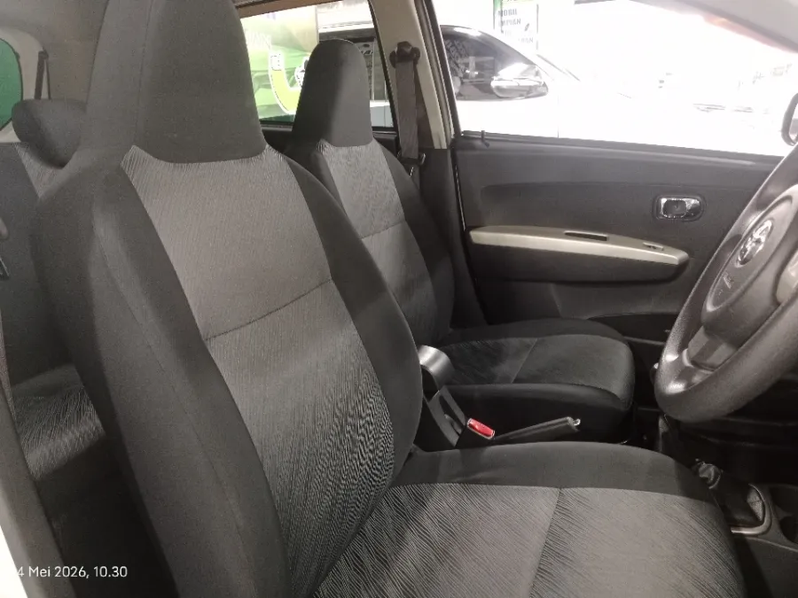Foto Mobil Bekas Kabin Depan Toyota Agya 1.0 G tahun 2014