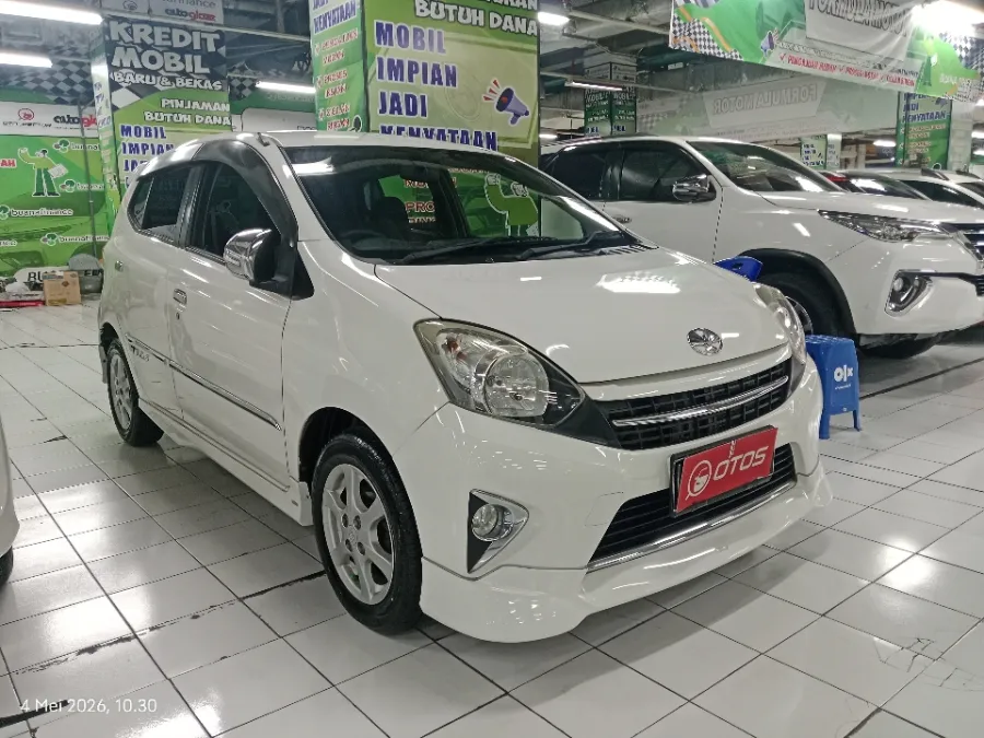 Foto Mobil Bekas Kanan Depan Toyota Agya 1.0 G tahun 2014