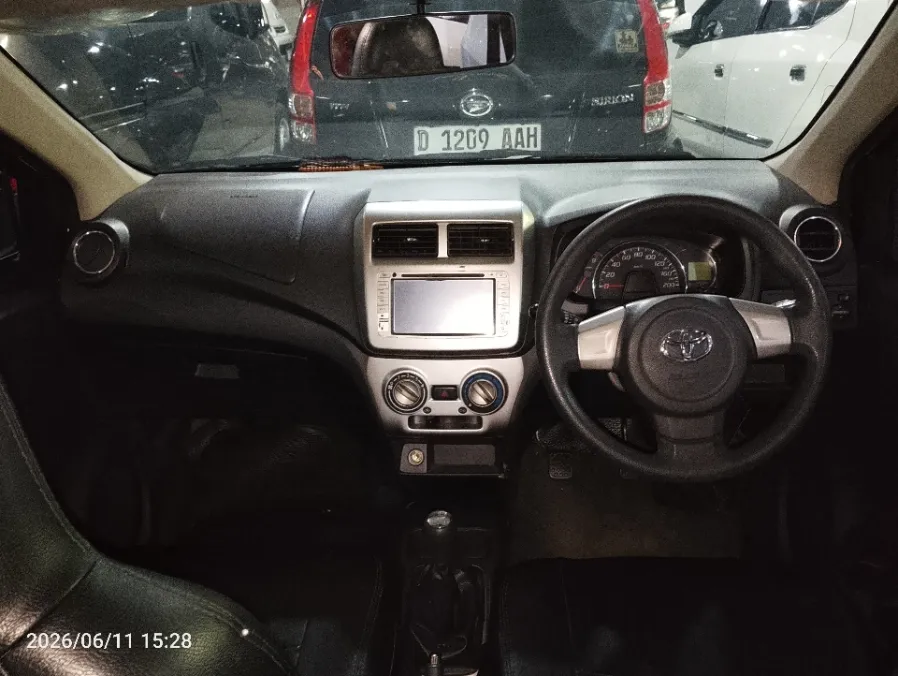 Foto Mobil Bekas Dashboard Toyota Agya 1.0 G tahun 2015