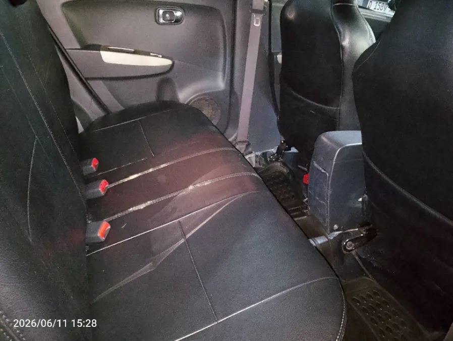 Foto Mobil Bekas Kabin Belakang Toyota Agya 1.0 G tahun 2015