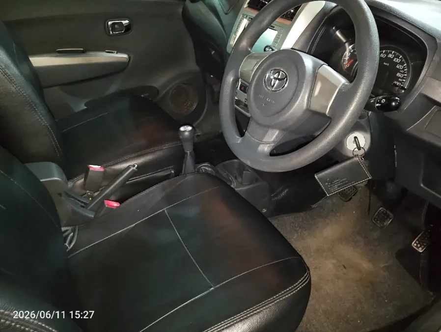 Foto Mobil Bekas Kabin Depan Toyota Agya 1.0 G tahun 2015