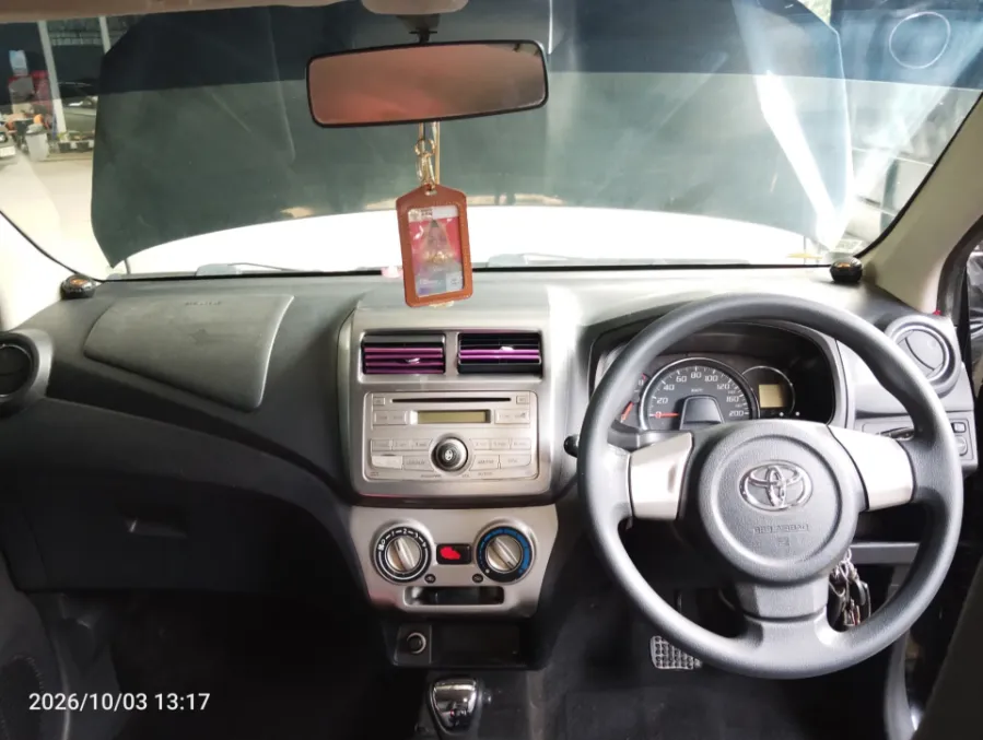 Foto Mobil Bekas Dashboard Toyota Agya 1.0 G tahun 2016