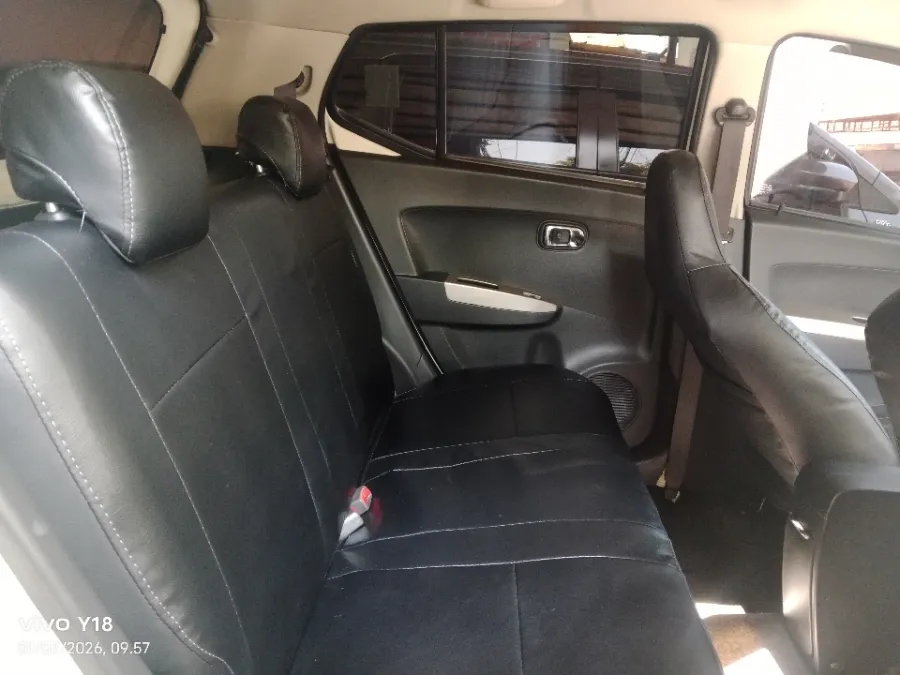 Foto Mobil Bekas Kabin Belakang Toyota Agya 1.0 G tahun 2016