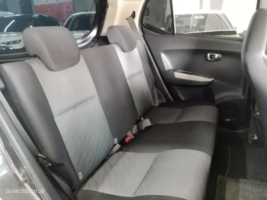 Foto Mobil Bekas Kabin Belakang Toyota Agya 1.0 G tahun 2016