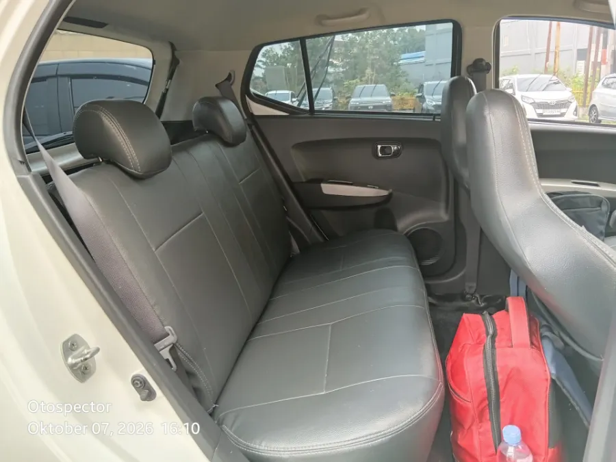 Foto Mobil Bekas Kabin Belakang Toyota Agya 1.0 G tahun 2016