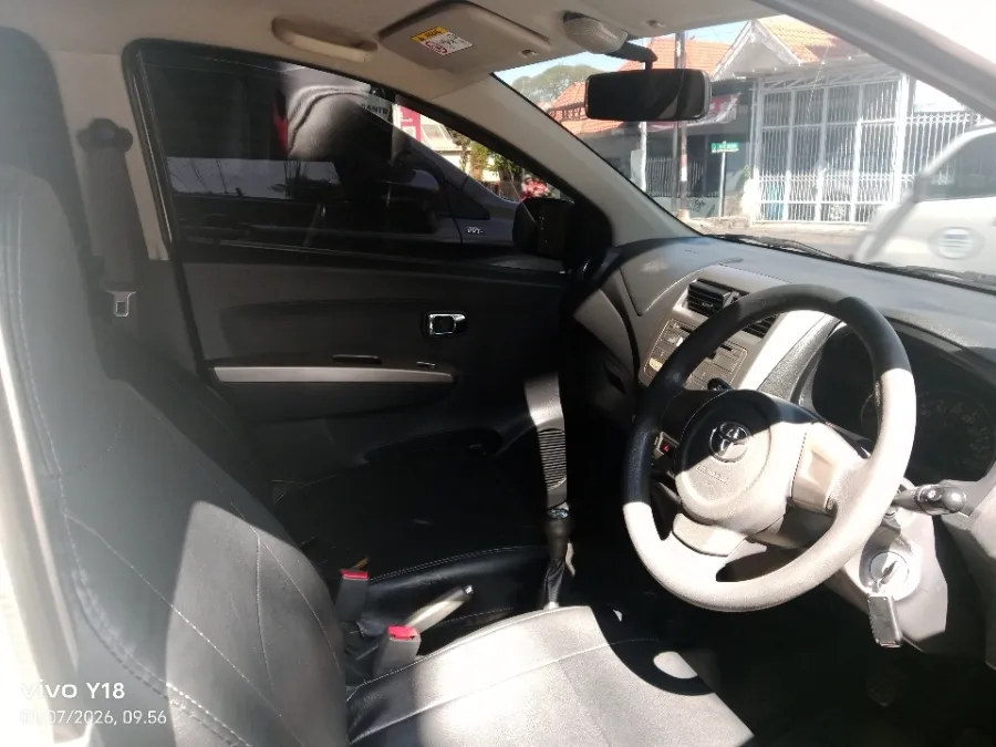 Foto Mobil Bekas Kabin Depan Toyota Agya 1.0 G tahun 2016