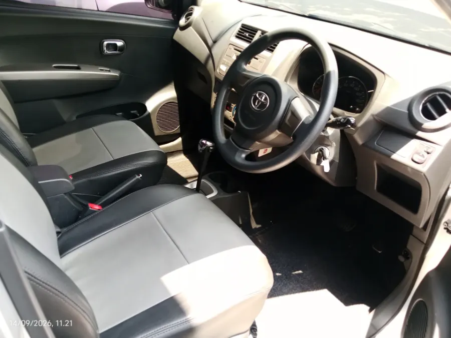 Foto Mobil Bekas Kabin Depan Toyota Agya 1.0 G tahun 2016