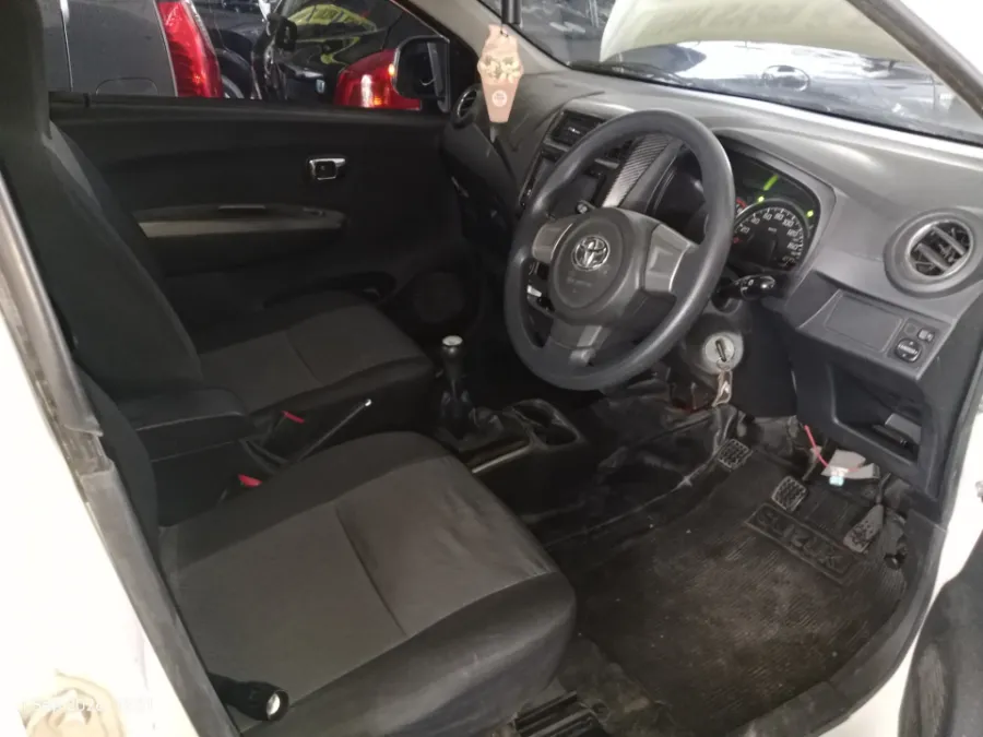 Foto Mobil Bekas Kabin Depan Toyota Agya 1.0 G tahun 2016