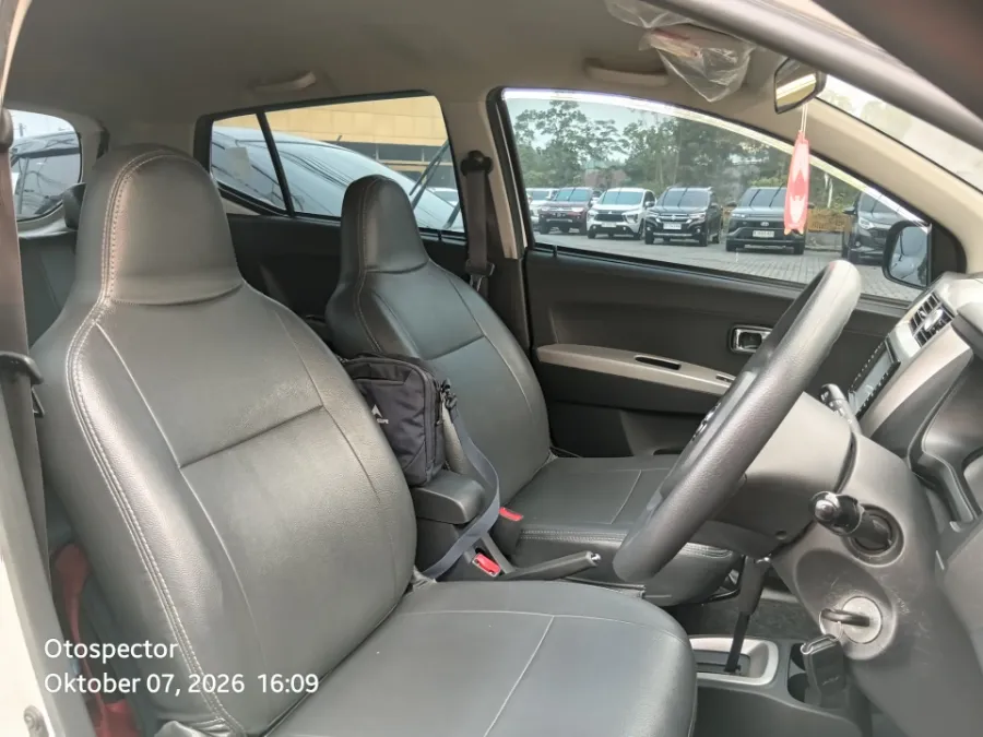 Foto Mobil Bekas Kabin Depan Toyota Agya 1.0 G tahun 2016
