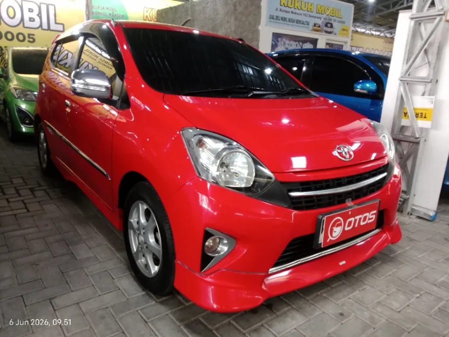 Foto Mobil Bekas Kanan Depan Toyota Agya 1.0 G tahun 2016