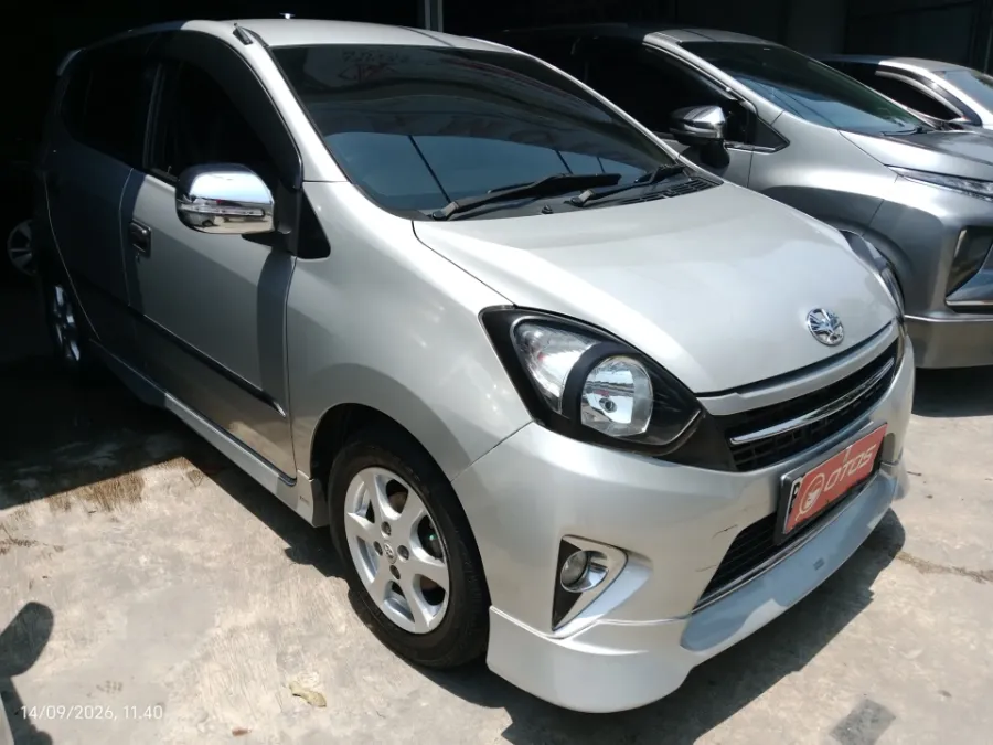 Foto Mobil Bekas Kanan Depan Toyota Agya 1.0 G tahun 2016