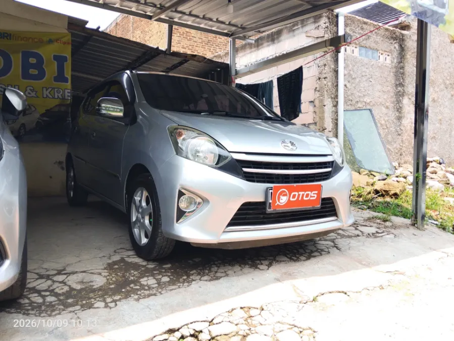 Foto Mobil Bekas Kanan Depan Toyota Agya 1.0 G tahun 2016