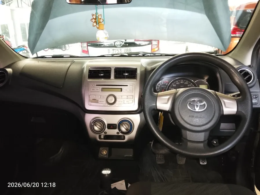Foto Mobil Bekas Dashboard Toyota Agya 1.0 G tahun 2017