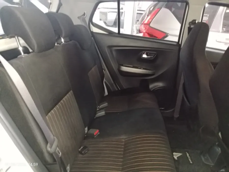 Foto Mobil Bekas Kabin Belakang Toyota Agya 1.0 G tahun 2017