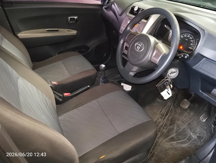 Foto Mobil Bekas Kabin Depan Toyota Agya 1.0 G tahun 2017