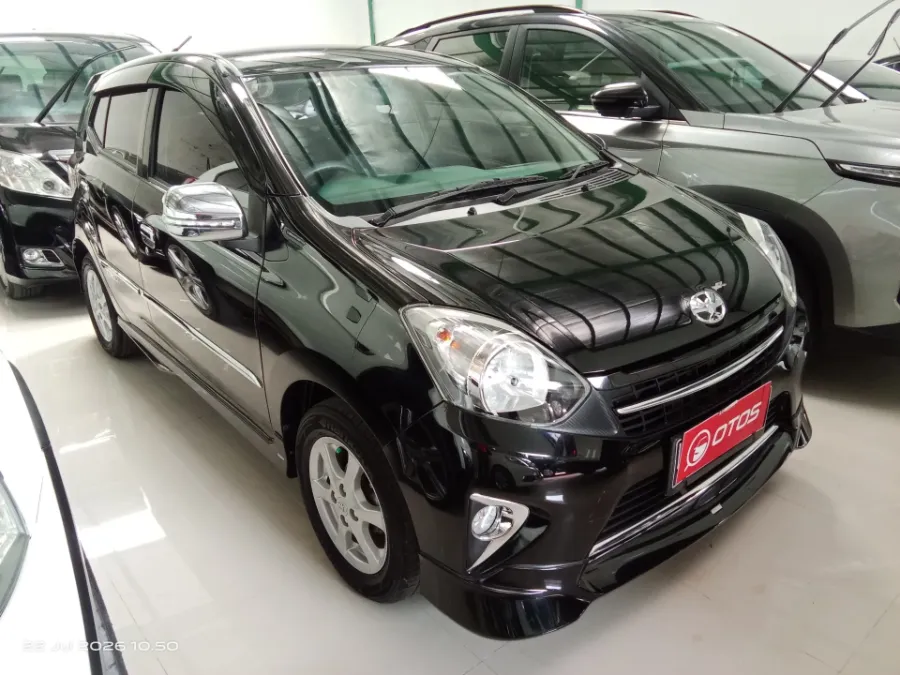 Foto Mobil Bekas Kanan Depan Toyota Agya 1.0 G tahun 2017