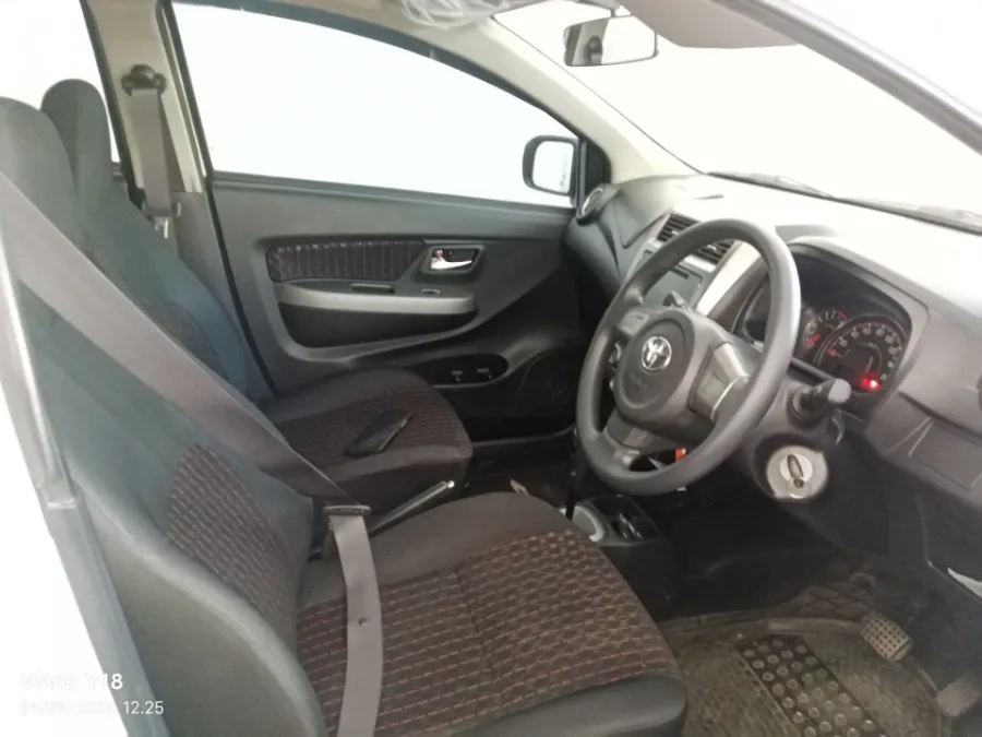 Foto Mobil Bekas Kabin Depan Toyota Agya 1.0 G tahun 2020