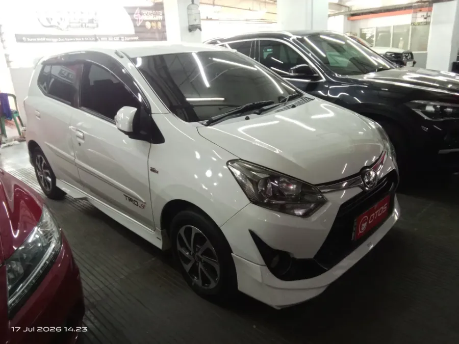 Foto Mobil Bekas Kanan Depan Toyota Agya 1.2 G tahun 2017