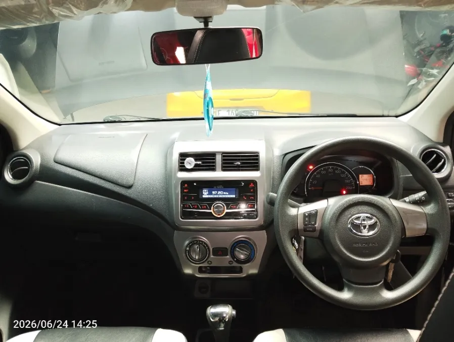 Foto Mobil Bekas Dashboard Toyota Agya 1.2 G tahun 2018