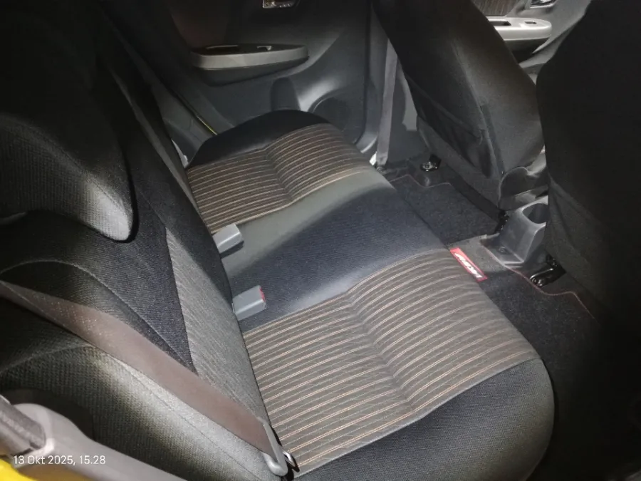 Foto Mobil Bekas Kabin Belakang Toyota Agya 1.2 G tahun 2018