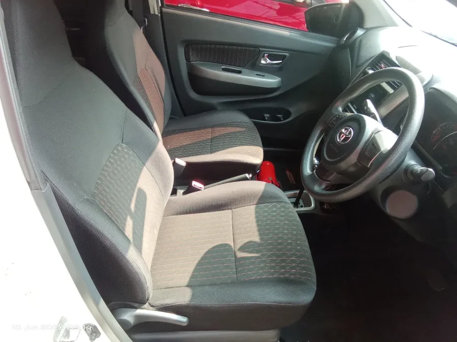 Foto Mobil Bekas Kabin Depan Toyota Agya 1.2 G tahun 2021