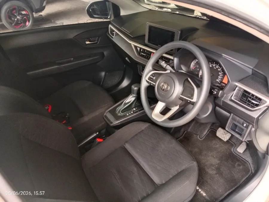 Foto Mobil Bekas Kabin Depan Toyota Agya 1.2 G tahun 2023