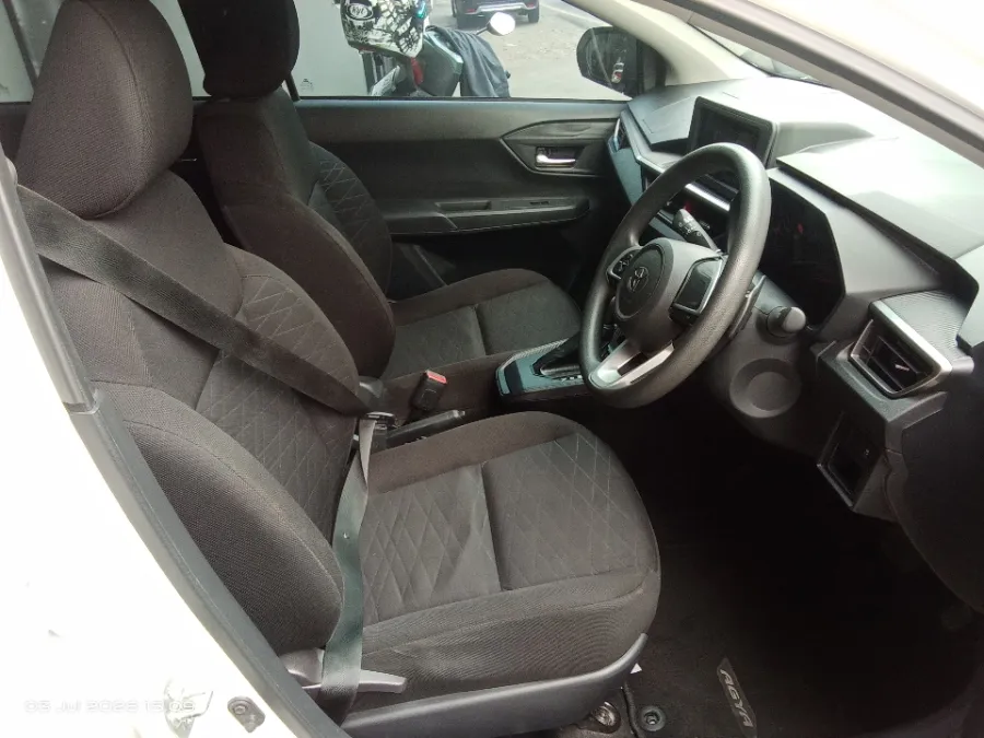 Foto Mobil Bekas Kabin Depan Toyota Agya 1.2 G tahun 2024