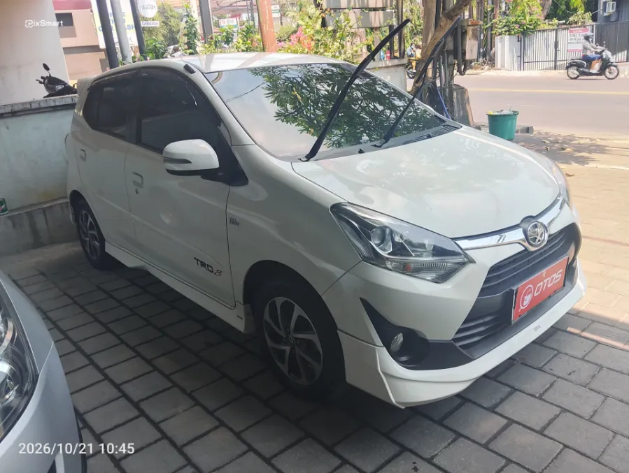 Foto Mobil Bekas Kanan Depan Toyota Agya 1.2 G TRD tahun 2020