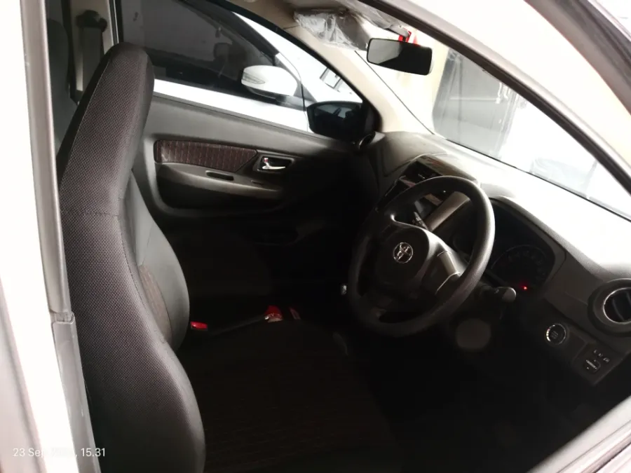 Foto Mobil Bekas Kabin Depan Toyota Agya 1.2 G TRD tahun 2021