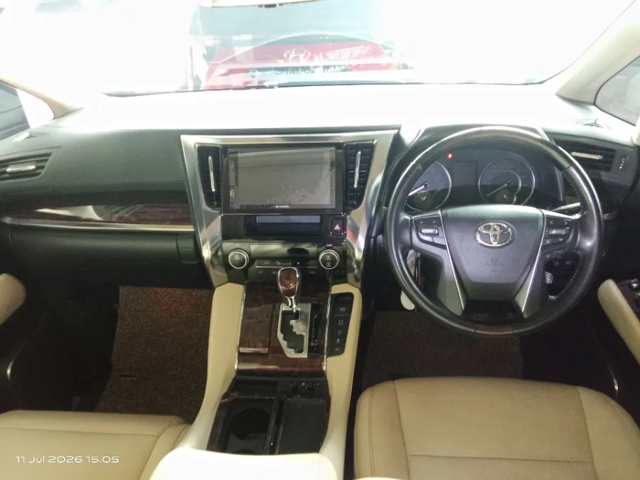 Foto Mobil Bekas Dashboard Toyota Alphard 2.0 tahun 2020