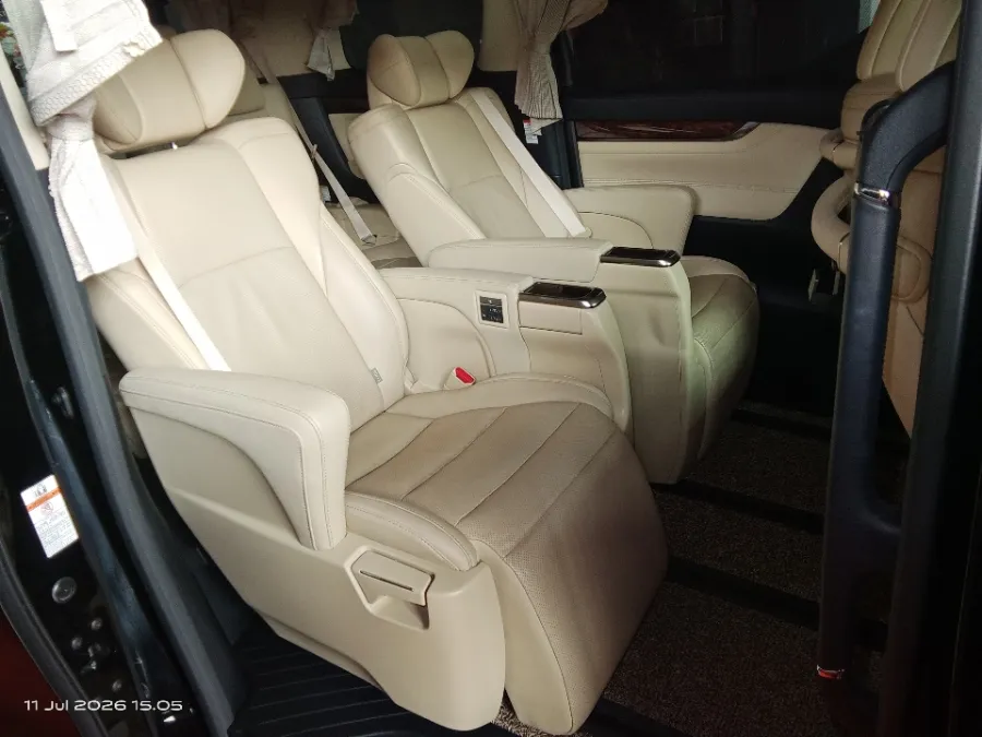 Foto Mobil Bekas Kabin Belakang Toyota Alphard 2.0 tahun 2020